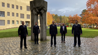 Bild: APS Schwandorf/exb
Christian Scharl (rechts) wurde als neuer Leiter der Autobahnpolizei Schwandorf vorgestellt.