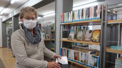 Bild: Kunz
Die Bestellungen werden in den kommenden vier Wochen in Tragetaschen verpackt und an Kunden ausgegeben, die sich aus Angst vor Ansteckung nicht mehr in die Regionalbibliothek wagen.