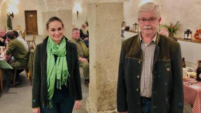 Bild: Freiherr von Lindenfels/exb
Albert Vollath und Victoria Freiin von Lindenfels leiten in Zukunft die Hegegemeinschaft Erbendorf.