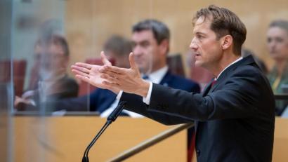 Bild: Sven Hoppe
Für die AfD stellte Fraktionsvorsitzender Ingo Hahn im Landtag nicht nur die Maßnahmen, sondern die Pandemie als Ganzes infrage.