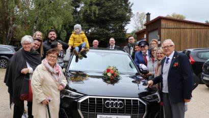 Bild: Gerhard Kißeler/exb
Das Jubelpaar Elisabeth und Hermann Kißeler (vorne) im Kreise der Familie.