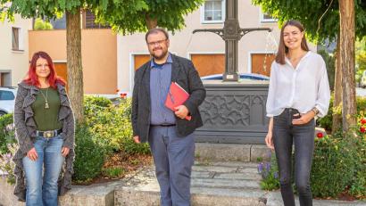 Bild: stg
Der Kastler Bürgermeister Hans Walter und Jugendbeauftragte Sarah Meyer (rechts) waren zu Besuch im Familienzentrum Mittendrin, wo sie sich mit Jessica Wöhrl-Neuber austauschten.