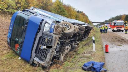 Bild: Florian Schlegel
Wegen dieses umgekippten Sattelzuges war die A6 am Freitagnachmittag gesperrt.