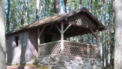Bild: dob
Die Blockhütte im Waldgebiet auf der Platte ist auch heute noch beliebtes Ausflugsziel der Vohenstraußer Wanderer.