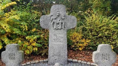 Bild: Fritz Sauerer/exb
Das Kriegerdenkmal auf dem Stadtfriedhof