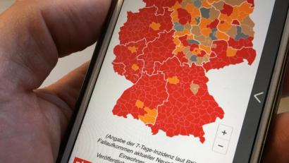 Bild: upl
Bis zum Wochenende leuchtete der Kreis Amberg-Sulzbach in Bayern noch hell aus der sonst weitgehend rot gefärbten Corona-Übersichtskarte heraus.