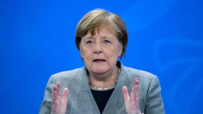 Bild: Bernd von Jutrczenka/dpa
Bundeskanzlerin Angela Merkel (CDU) hat für heute zu einer Pressekonferenz zu den Corona-Maßnahmen eingeladen.