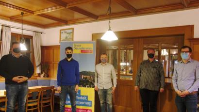 Bild: gac
Der neue Kreisvorstand der FDP Amberg-Sulzbach (von links): Reinhard Holzki (Beisitzer), Fabian Bischof (Vorsitzender), Christian Weiß (stellvertretender Vorsitzender), Achim Groth (Schatzmeister), Kilian Taubmann (Schriftführer) und Markus Lang (Beisitzer, nicht im Bild).