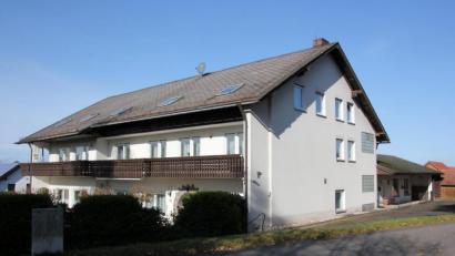 Bild: kro
In Griesbach 68, dem ehemaligen Pawlitschko-Wirtshaus, will Ralf Sange aus Moosenweis ein Seminarhaus errichten, dazu stellte er eine Bauvoranfrage für eine Nutzungsänderung. Baulich will er keine Veränderungen vornehmen.