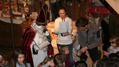 Archivbild: fpoz
Der "gemütliche Weihnachtsmarkt" des SV Poppenreuth im Kramer-Stodl in der Woche vor dem ersten Advent ist abgesagt. Damit entfällt auch der traditionelle Nikolausbesuch vor Ort.