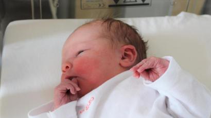 Bild: Marie Ehras/exb
Die kleine Maylin kam als 500. Baby im St. Anna Krankenhaus Sulzbach-Rosenberg zur Welt.