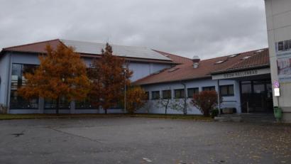Bild: gi
Das Hallenbad Moosbach ist geschlossen, seit Montagmorgen nun auch für Soldaten aus Weiden und Oberviechtach, die dort ihr Dienstschwimmen absolvierten.