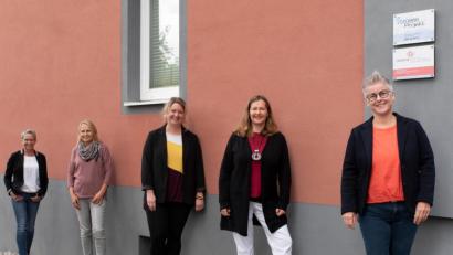 Bild: Severine Martin/exb
Das Team von Donum Vitae in Amberg und den Zweigstellen in Schwandorf und Sulzbach-Rosenberg (von rechts): Ute Schieder (Leitung), Jadranka Umek (Schwandorf), Stephanie Bogner und Julia Wiesend (Amberg) sowie Cornelia Rubenbauer-Pickel (Sulzbach-Rosenberg).