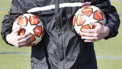 Bild: Hubert Ziegler
Die Fußbälle können für die nächsten Monate verstaut werden. Der Bayerische Fußballverband hat mit sofortiger Wirkung die Winterpause verkündet.