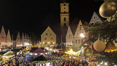 Bild: rdo
Der Christkindlmarkt 2019. So wird es heuer auf keinen Fall aussehen – Besuchermassen darf es nicht geben.