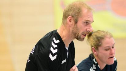 Bild: ham
Trainer Karl Söllner in Aktion. Neben ihm seine Frau Tanja Söllner.