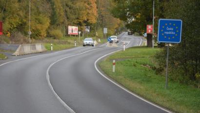 Bild: jr
Der Grenzübergang bei Waldsassen (Kreis Tirschenreuth) nach Svaty Kriz: Am Donnerstagnachmittag fahren dort nur wenige Autos.