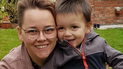 Bild: Werner Klapper/exb
Stefanie Tanner und ihr zweijähriger Sohn Gabriel.