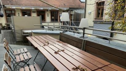 Bild: Petra Hartl
Keine Gäste: Der Schloderer-Bräu in Amberg muss schließen. Wie alle anderen Gastro-Betriebe auch. Nur Lieferdienste und Abholungen sind erlaubt.