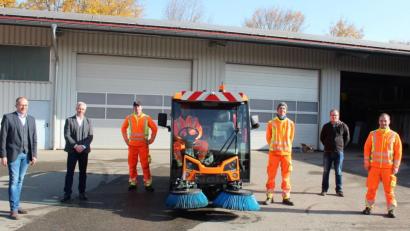 Bild: stg
Die neue Kehrmaschine der Stadt Kemnath ist seit wenigen Tagen im Einsatz.