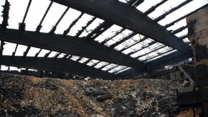 Bild: dob
Eine riesige Kartoffelhalde. Massen von verkohlten Knollen müssen nun entsorgt werden.