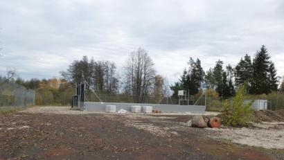 Bild: bk
Auf dem Gelände der ehemaligen Tennisanlage entsteht die Kultur- und Begegnungsstätte (Kube) Freihung. Im Hintergrund zu sehen: das bereits gebaute Soccerfeld.