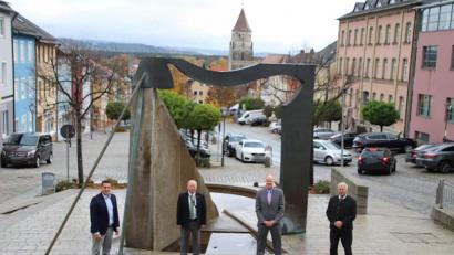 Bild: jma
Bürgermeister Marcus Gradl (von links) empfängt Michael Schaefer, Oberst Christopher R. Danbeck und Franz Zeilmann, um mit ihnen unter anderem über den angekündigten Truppenabzug zu sprechen.