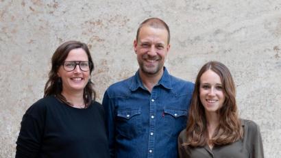 Bild: Christian Teubig/exb
Marion Uschold (rechts) hat zusammen mit Florian Schairer und Kinder- und Jugendlichenpsychotherapeutin Alexandra Winzinger einen Podcast für Patchwork-Familien ins Leben gerufen.