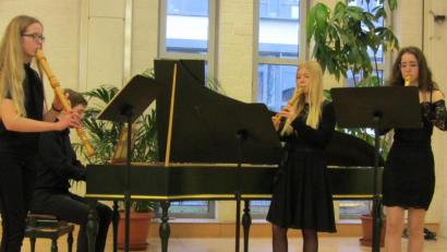 Bild: aks
Felicitas Groth, Maximilian Hauer, Emma Löffler und Anna Lena Schmidt (von links) bewiesen ihr ausgezeichnetes Gespür für "Alte Musik".