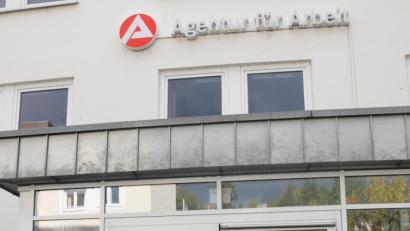 Bild: Dorothea Seitz-Dobler/exb
Bernhard Lang, MdL Annette Karl, Markus Nitsch und MdB Marianne Schieder (von links )trafen sich zum gemeinsamen Gespräch über den Arbeitsmarkt im Landkreis Schwandorf und der Region.