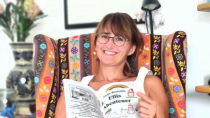 Bild: hka
Sonja Beyerlein freut sich über den Erfolg ihres Kinderbuches.