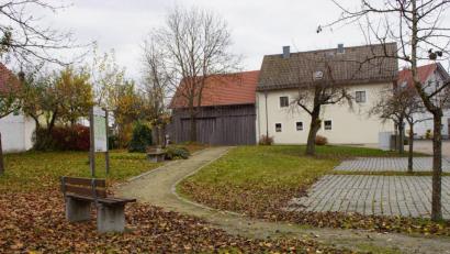 Bild: mmj
Auf diesem Areal stand früher das "Keilhaus". Nach der vorgenommenen Widmung von Straßen und Plätzen heißt dieser Platz jetzt offiziell "Keilgarten".