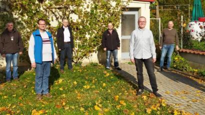 Bild: wfw
Der neu gewählte Vorstand des Imkervereins Schnaittenbach mit (von links) Hans Pilarski, Herbert Fiebak, Roland Singer, Anton Leitl, Thomas Bauer, Günther Demleitner, Fritz Grill und Bürgermeister Marcus Eichenmüller.