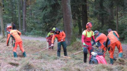 Bild: Armin Wild
Die Pflege von Feuchtwiesenbiotopen ist fester Bestandteil der Ausbildung bei den angehenden Landwirten und Forstwirten der Berufsschule in Neunburg vorm Wald