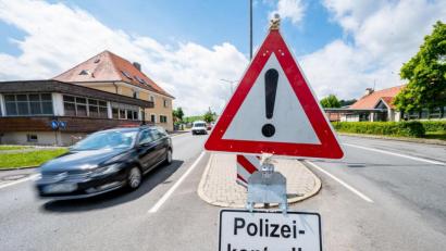 Bild: Armin Weigel
Ab Montag, 9. November, gelten bei der Einreise aus ausländischen Corona-Risikogebieten nach Bayern verschärfte Quarantänevorschriften.