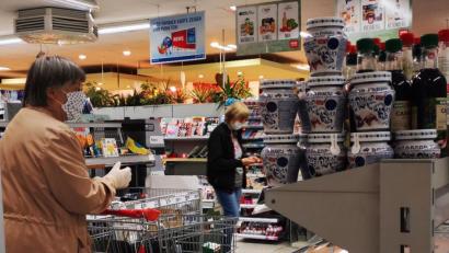 Bild: td
Einkaufen unter Corona-Bedingungen: Wer sich hier fürchtet, kann sich im ganzen Landkreis an ehrenamtliche Helfer wenden, die sich seit dem ersten Lockdown im Frühjahr zu Gruppen zusammengefunden haben.