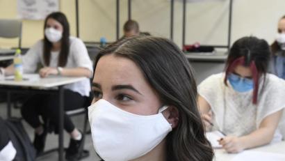 Archivbild: Petra Hartl
Wie auf diesem Bild von der FOS/BOS im April gilt jetzt in allen Schulen grundsätzlich Maskenpflicht.