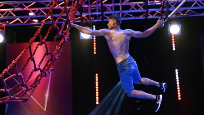 Bild: TVNOW / Markus Hertrich
Vier Hindernisse des achtteiligen Parcours bei der RTL-Show "Ninja Warrior" bewältigte der 18-jährige Felix Flieger aus Wurz ohne Probleme. Am fünften Hindernis, dem "Sprungtuch", schied er aus.