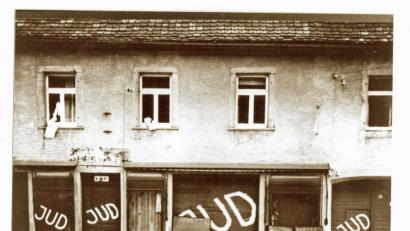 Repro: Fähnrich/exb
Rassenhass-Spuren am Kaufhaus Klein/Pick (beim Klettnersturm). Zerstörungswut der „Judenaktion“ von 10. Nov. 1939 – fotografiert tags drauf von einem Jungnazi.