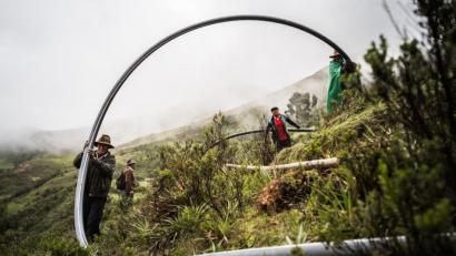 Bild: CCA.Archiv
Alle packten an bei der Arbeit am Wasserprojekt von Runa Masi im steilen, unwegsamen Gelände.