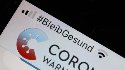 Bild: Oliver Berg/dpa
Die Diskussion um die Wirksamkeit der Corona-Warn-App reißt nicht ab. Auch in Weiden wird sie geführt.