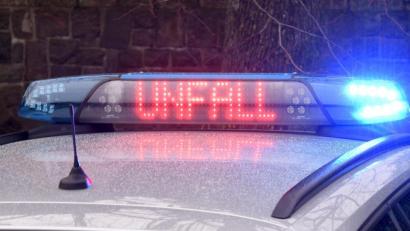 Bild: Carsten Rehder/dpa
Auf der A3 bei Wörth an der Donau hat es am Dienstagmorgen einen schweren Unfall gegeben.