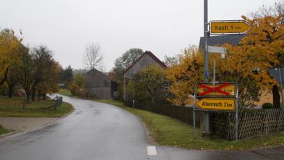 Bild: kaz
Die Kreisstraße TIR 28 von Atzmannsberg nach Hessenreuth bleibt bis Mitte nächsten Jahres gesperrt.