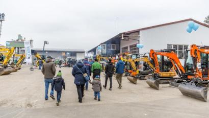 Archivbild: exb
So kann das Benefiz-Baggern von OBM Baumaschinen wegen der Corona-Krise in diesem Jahr nicht stattfinden. Es gibt aber ein digitales Alternativ-Programm.