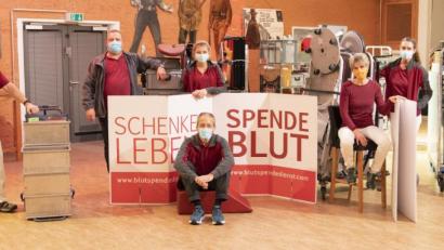 Bild: Thilo Hierstetter
Mit allerlei Ausrüstung war das Team des Blutspendedienstes des Bayerischen Roten Kreuzes ins Capitol als Ausweichquartier angerückt.