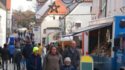 Archivbild: agr
Der sonntägliche Einkaufsbummel entfällt: Die gültigen Corona-Regelungen lassen es nicht zu, dass am 29. November der Neunburger Wintermarkt stattfinden kann.