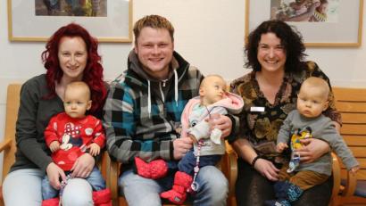 Archivbild: Götz
Auch wenn man nicht mit Drillingen gesegnet ist, wie hier die Familie König, ist das Angebot an Familien spezifischen Bildungs- und Erziehungsthemen für viele junge Eltern wichtig. Eine neue Studie zeigt Angebot und Nachfrage auf und wie man beides noch besser vernetzen könnte.