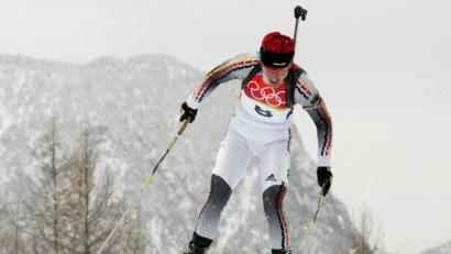 Bild: Gero Breloer/dpa
So kannten die Fans jahrelang Uschi Disl. Die Biathletin gab in der Loipe und am Schießstand immer alles.