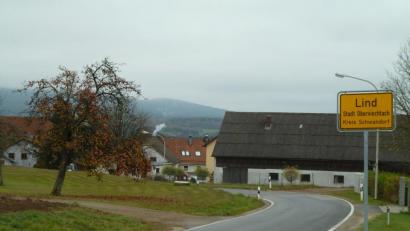Bild: Portner
Im Ortsteil Lind steht der Austausch der brüchigen Wasserleitungsrohre aus Asbestzement an. Auch der rund zwei Kilometer lange Zulauf muss neu verlegt werden. Eine erste Kostenschätzung liegt bei rund 743 000 Euro.