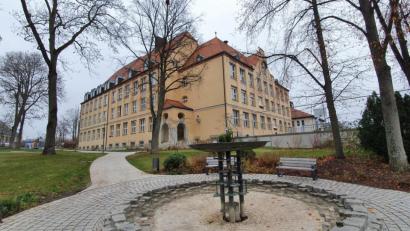Bild: Peggy Biczysko/fph
Die Grundschule soll in den kommenden Jahren für geschätzt vier Millionen Euro teilsaniert werden.